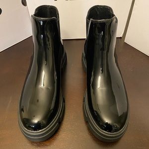 New vinyl size 9 ankle boots